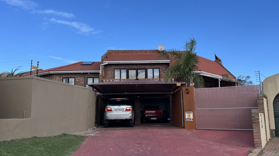 4 Bedroom Property for Sale in Heiderand Western Cape